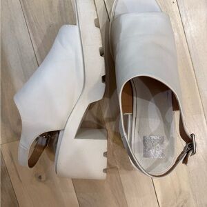DV by Dolce Vita White Chunky Platform Slingback Clogs W11
